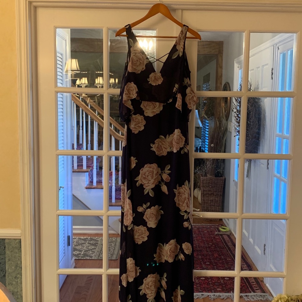 Lulu’s Gorgeous dress - So Pretty! Long dress, excellent condition! - Picture 6 of 16